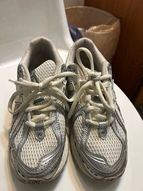 New Balance Women's White and Silver Mesh Sneakers